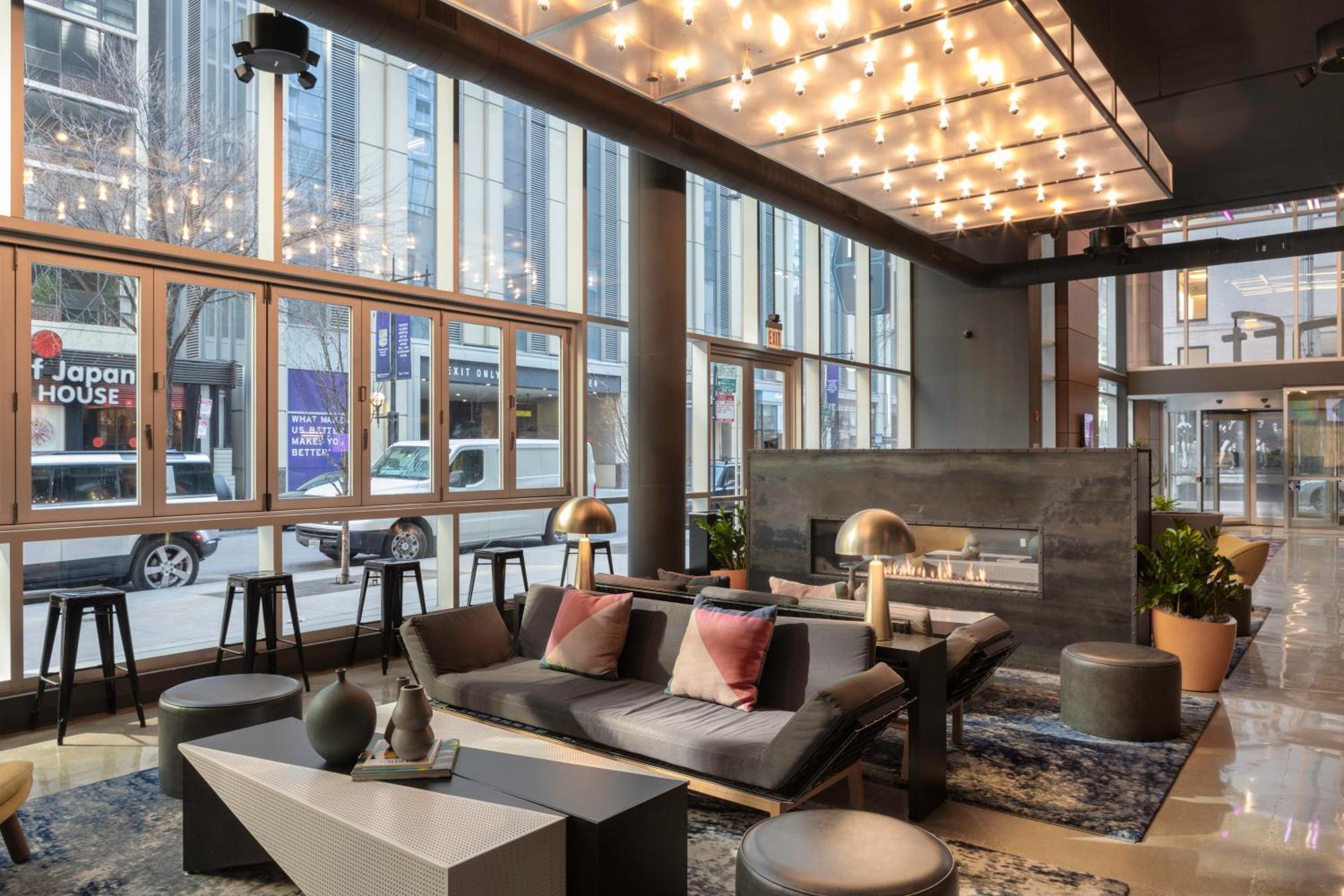 Aloft Chicago Mag Mile Hotel Exterior photo