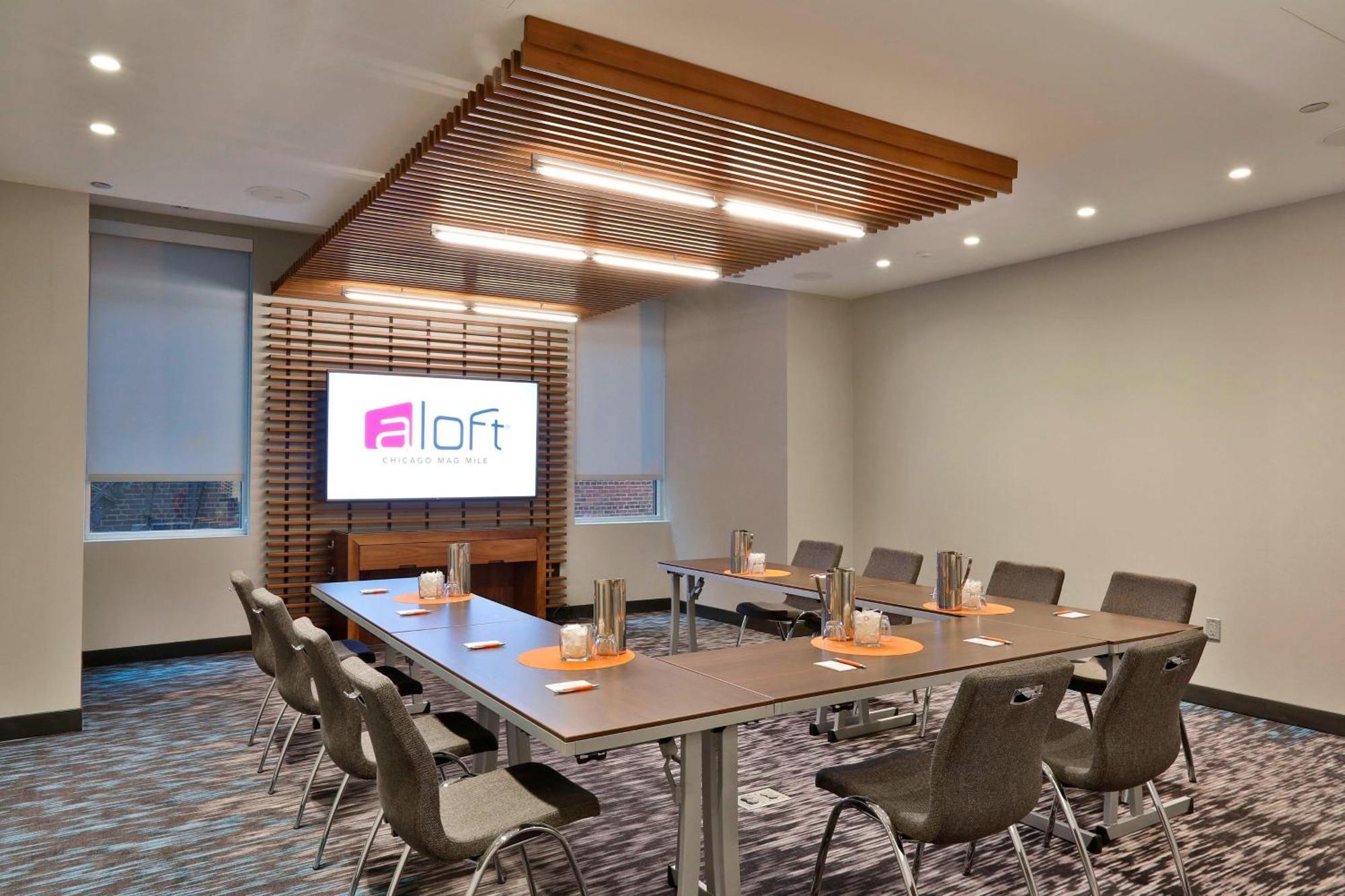 Aloft Chicago Mag Mile Hotel Exterior photo